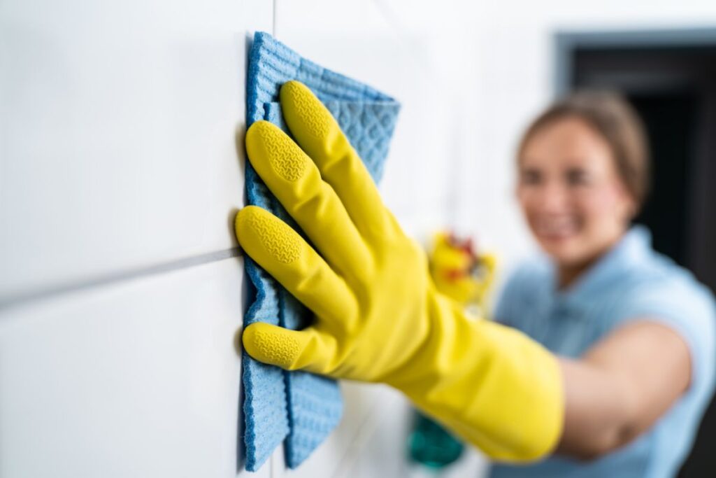 como tirar mofo da parede