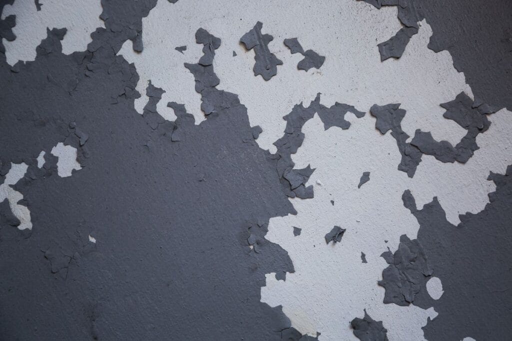 parede descascando o que fazer