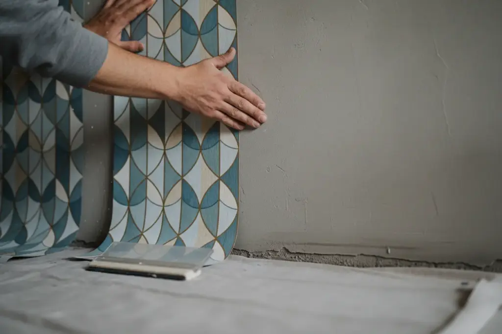 Passo a passo da aplicação de papel em cimento