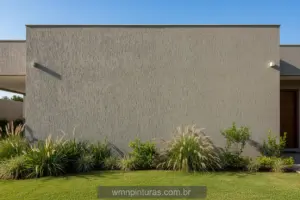 Fachada de casa moderna com grafiato cinza