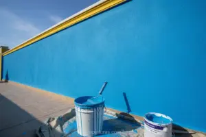 Parede externa recém-pintada com tinta de alta qualidade